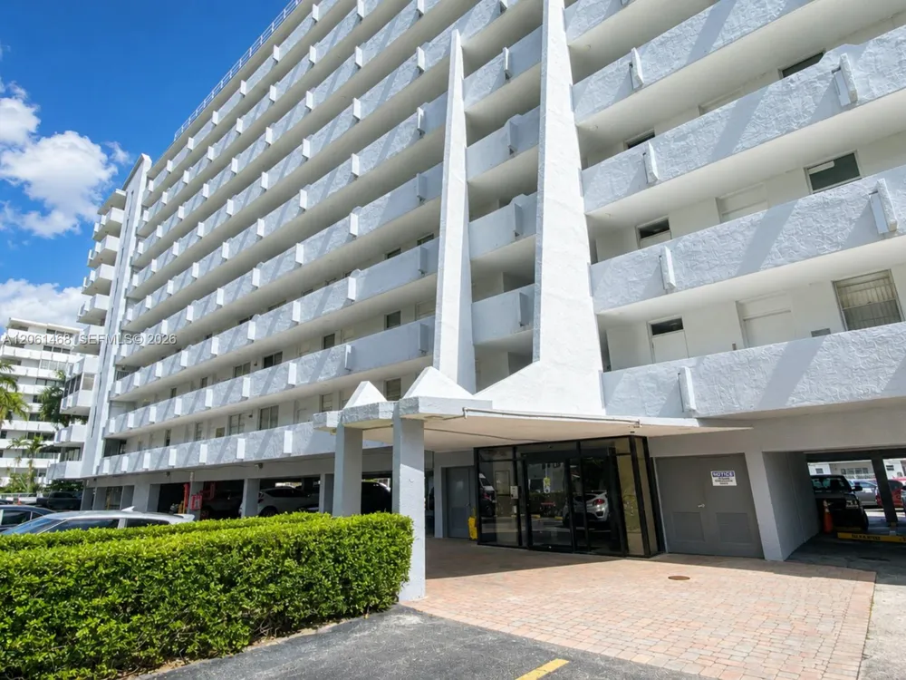 3703 NE 166th St #704 North Miami Beach, FL 33160