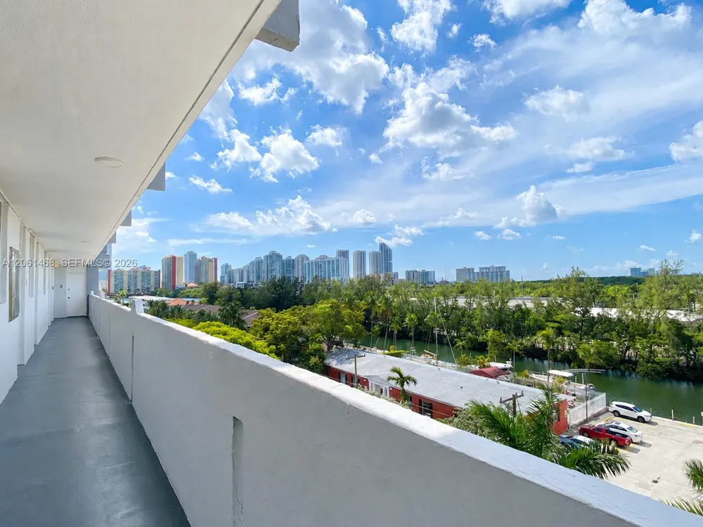 3703 NE 166th St #704 North Miami Beach, FL 33160