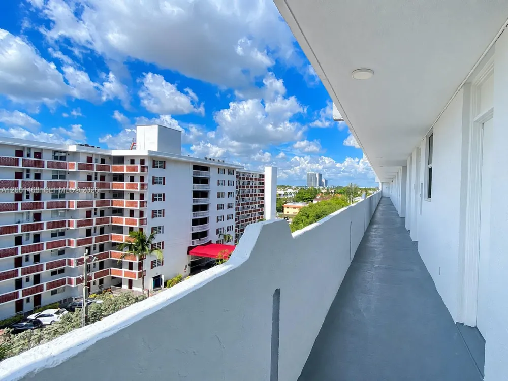 3703 NE 166th St #704 North Miami Beach, FL 33160