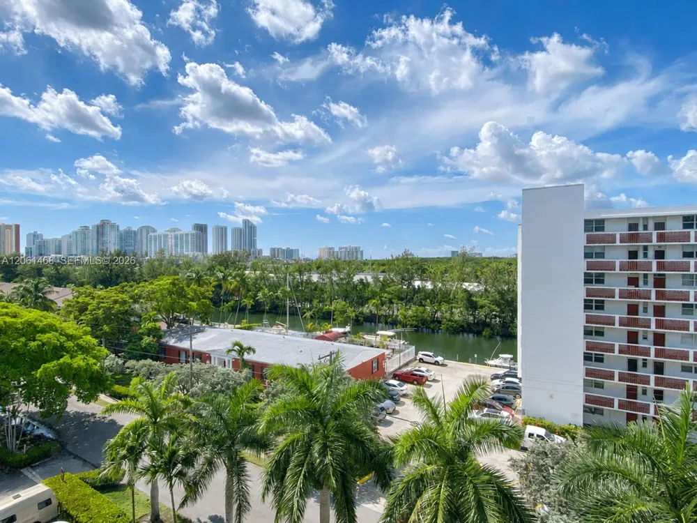 3703 NE 166th St #704 North Miami Beach, FL 33160