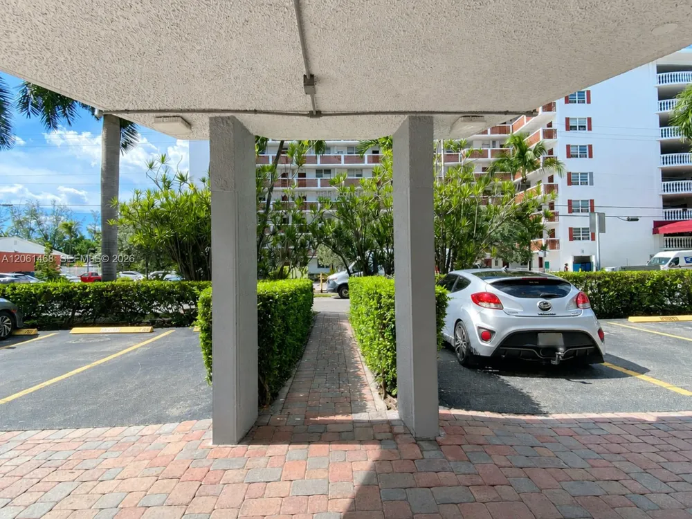 3703 NE 166th St #704 North Miami Beach, FL 33160
