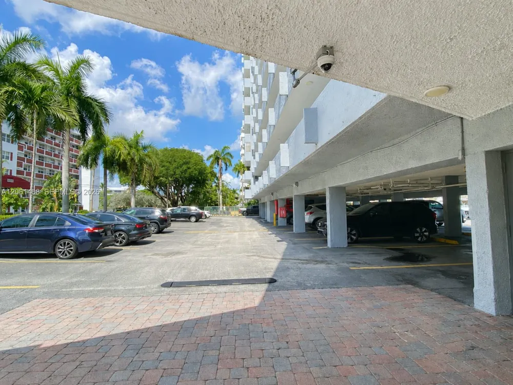 3703 NE 166th St #704 North Miami Beach, FL 33160