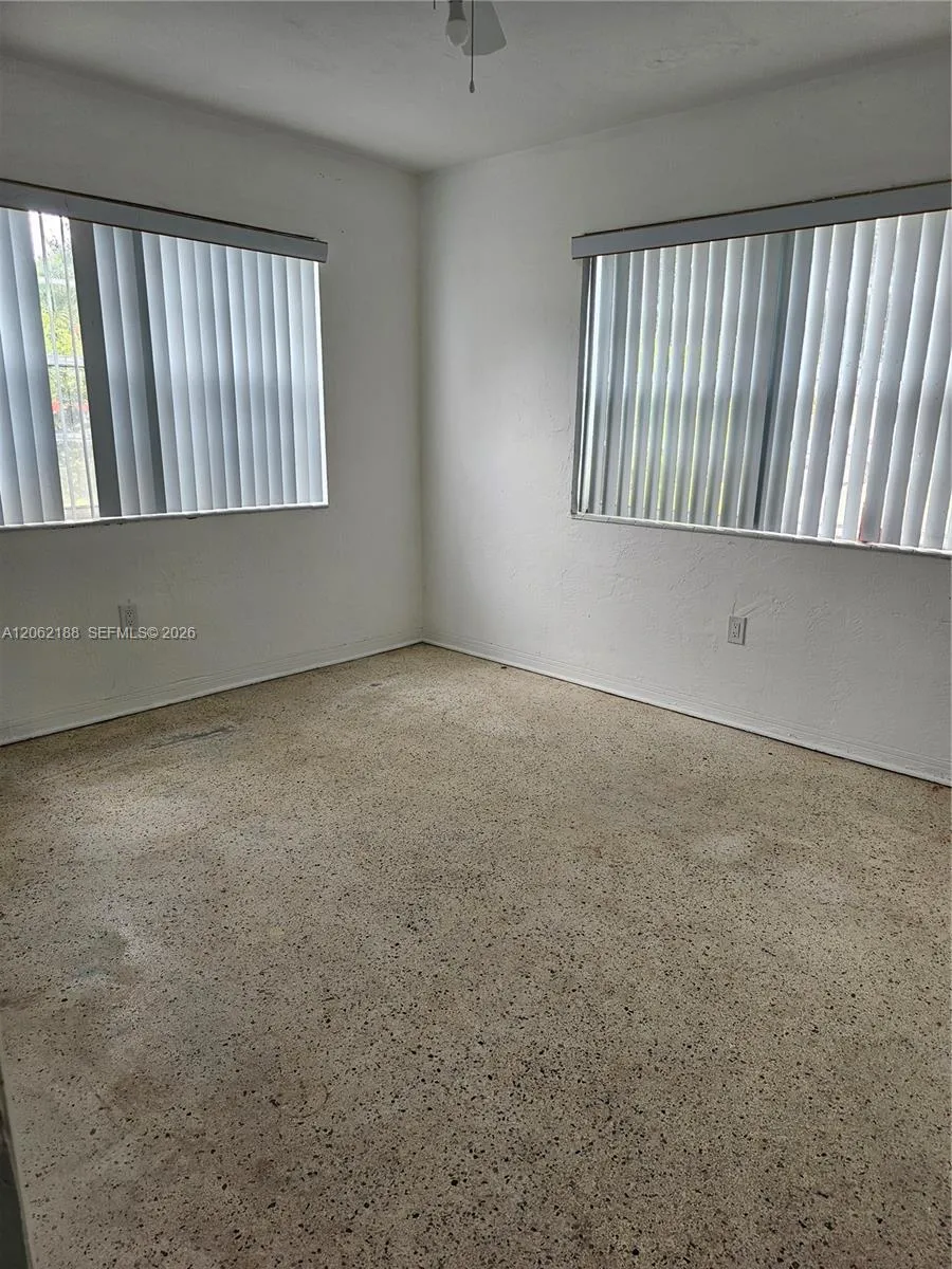 648 E 28th St Hialeah, FL 33013