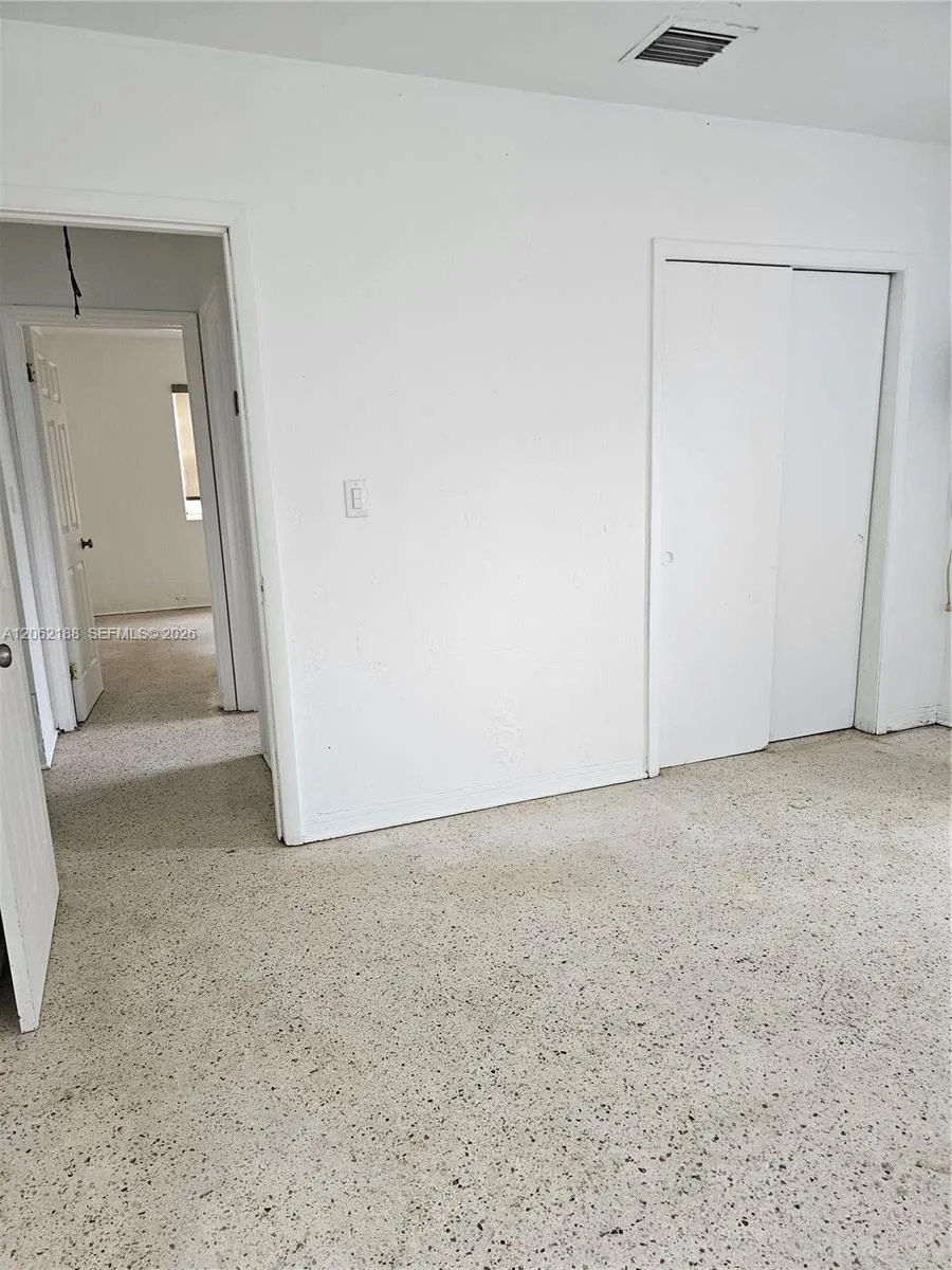 648 E 28th St Hialeah, FL 33013