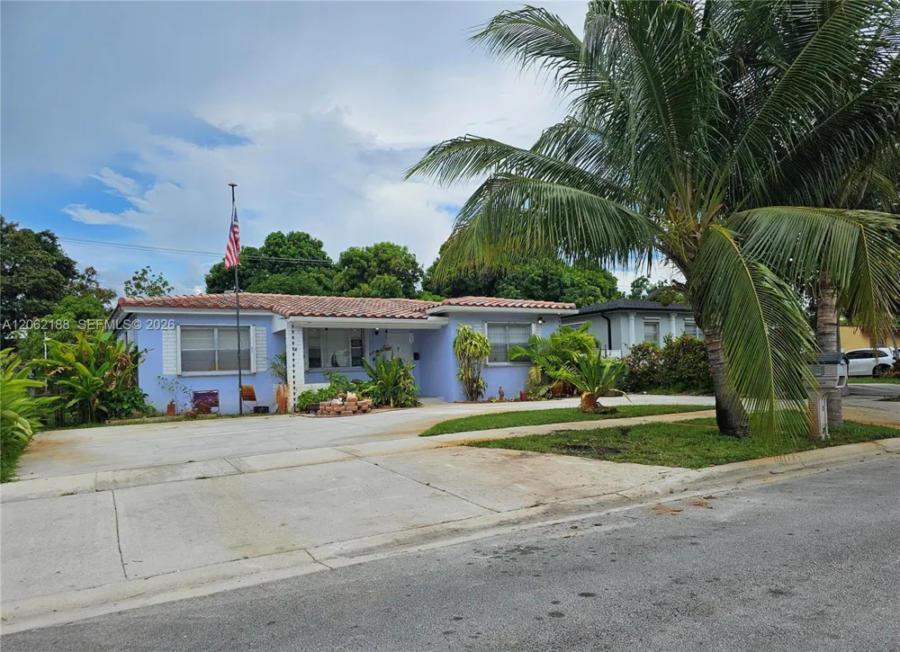 648 E 28th St Hialeah, FL 33013