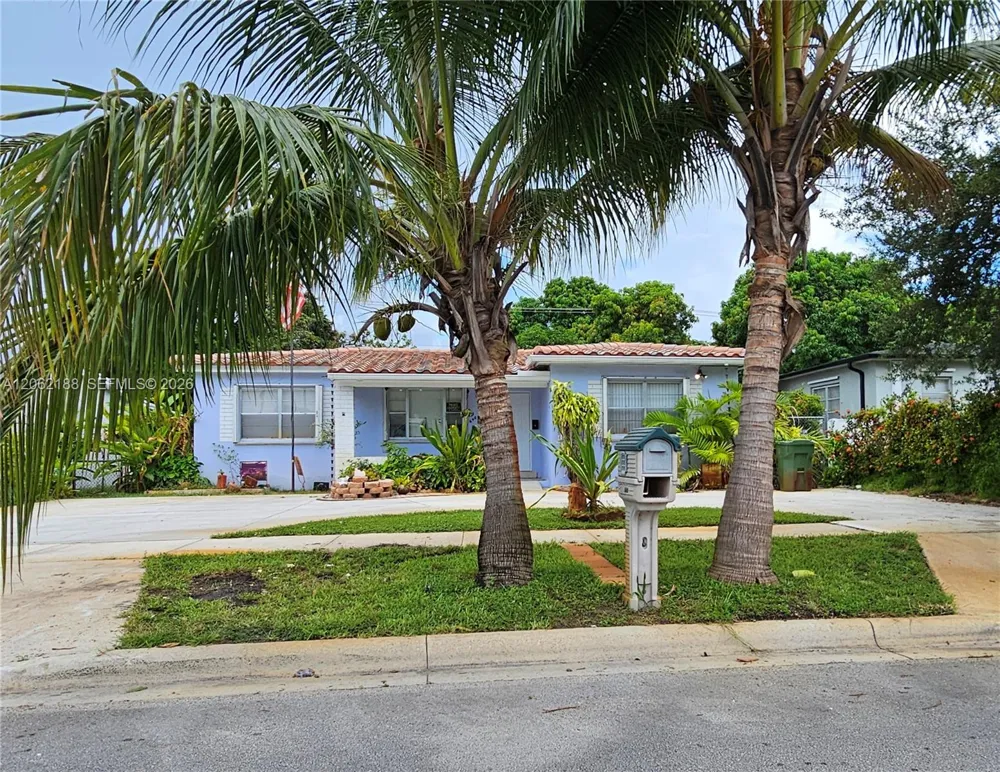 648 E 28th St Hialeah, FL 33013