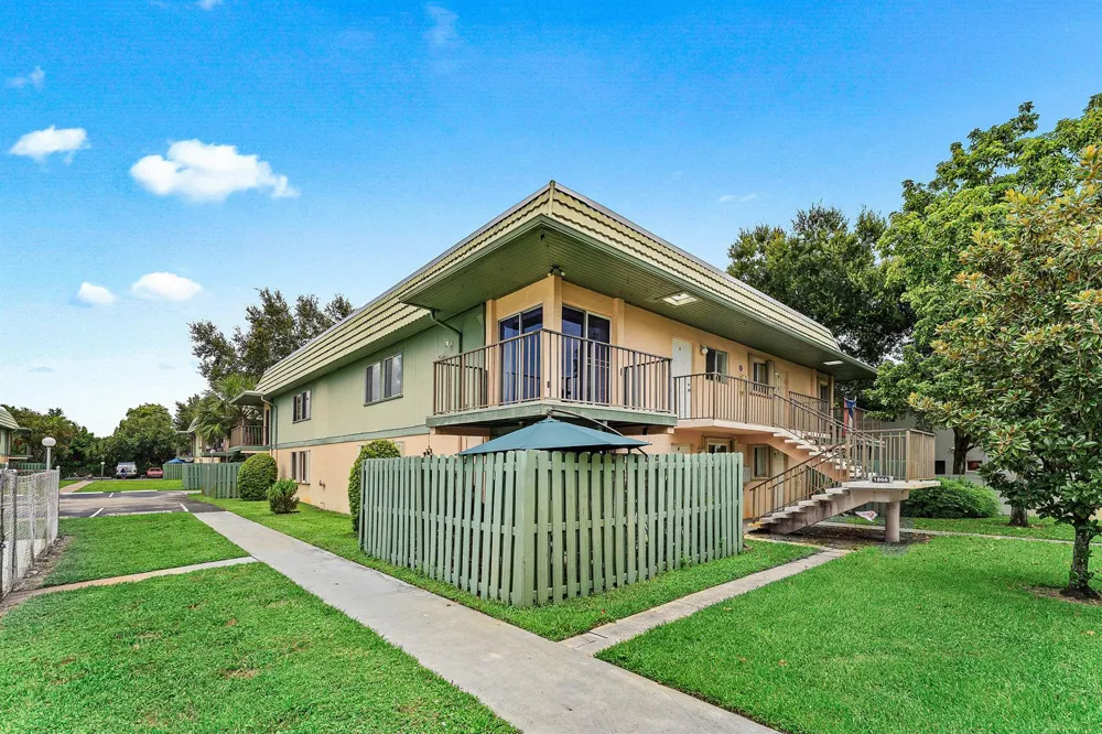 1866 Fairview Villas Drive #3 Palm Springs, FL 33406