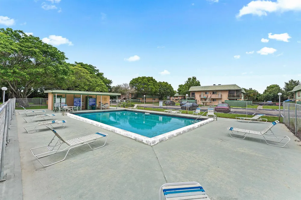 1866 Fairview Villas Drive #3 Palm Springs, FL 33406