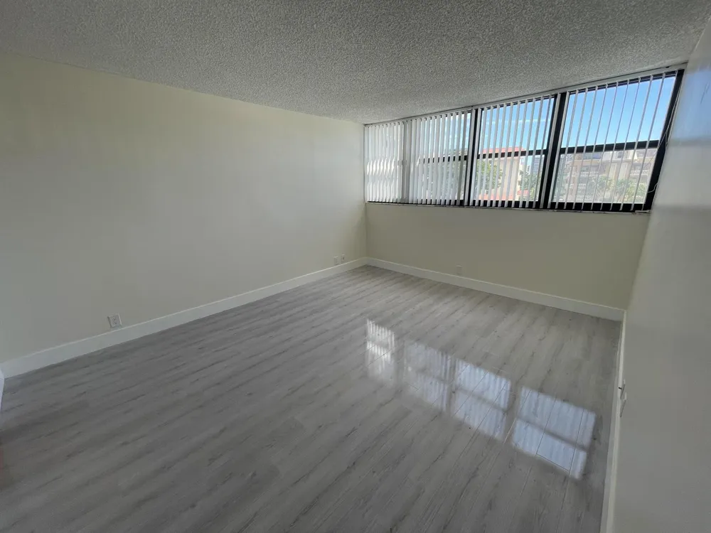 336 Golfview Road #309 North Palm Beach, FL 33408