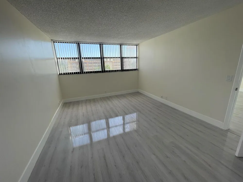 336 Golfview Road #309 North Palm Beach, FL 33408