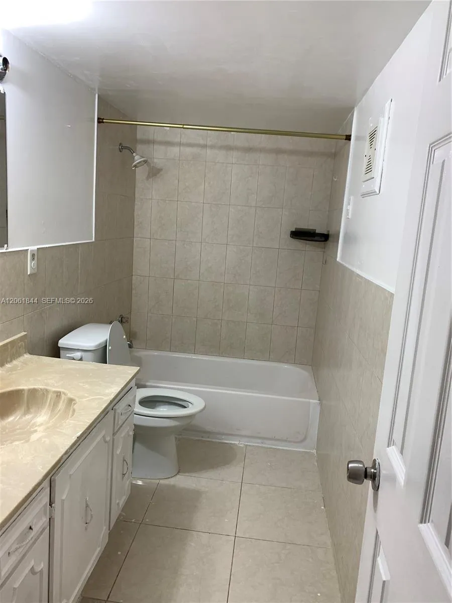 5453 NW 169th Ter Miami Gardens, FL 33055