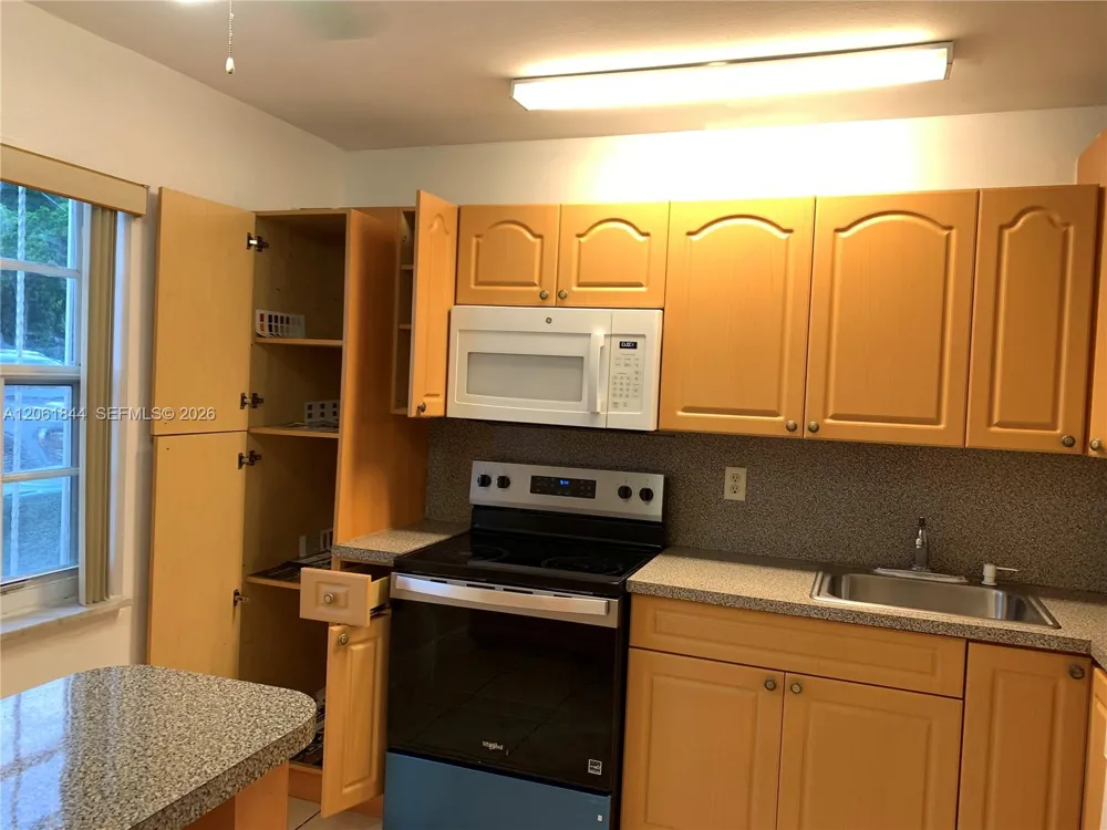 5453 NW 169th Ter Miami Gardens, FL 33055