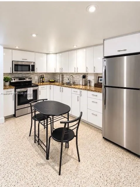 652 NW 3rd St #306 Miami, FL 33128