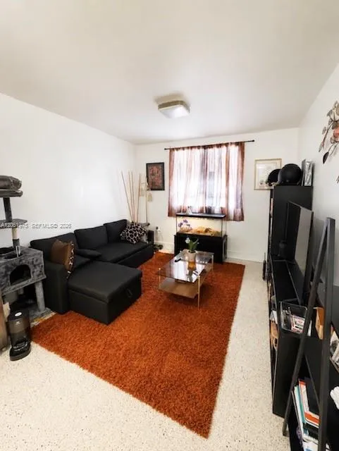 652 NW 3rd St #306 Miami, FL 33128
