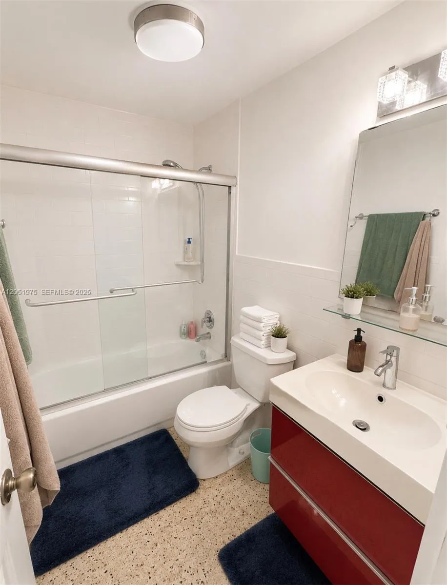652 NW 3rd St #306 Miami, FL 33128
