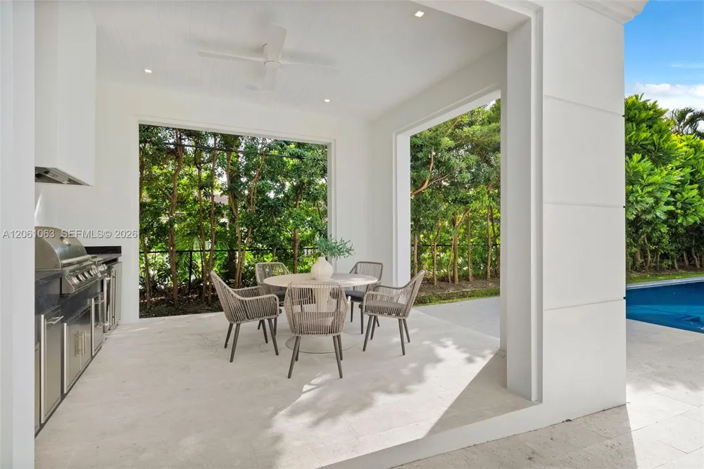 1220 S Alhambra Cir Coral Gables, FL 33146
