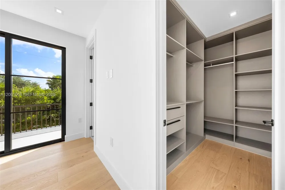 1220 S Alhambra Cir Coral Gables, FL 33146