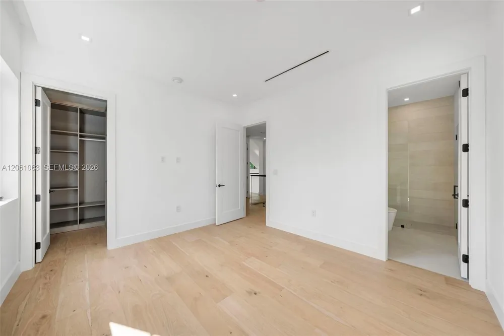 1220 S Alhambra Cir Coral Gables, FL 33146