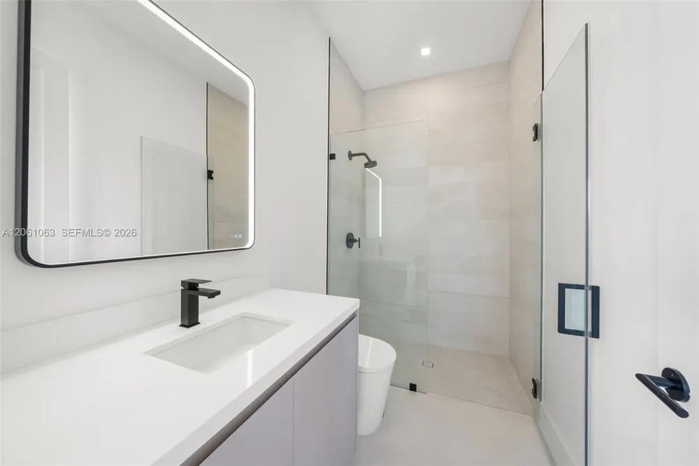 1220 S Alhambra Cir Coral Gables, FL 33146