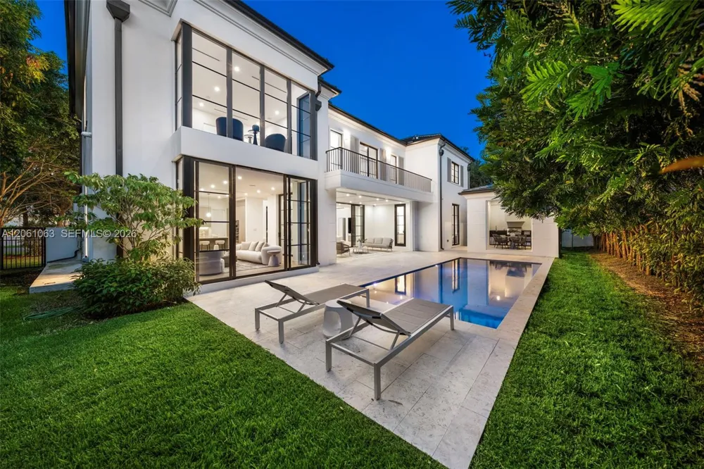1220 S Alhambra Cir Coral Gables, FL 33146