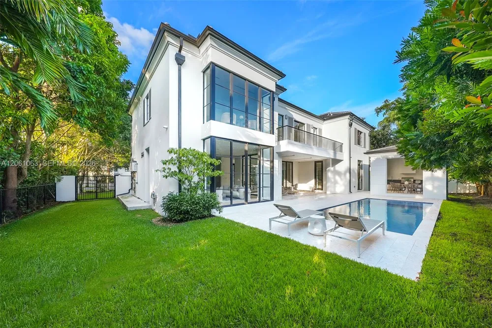 1220 S Alhambra Cir Coral Gables, FL 33146