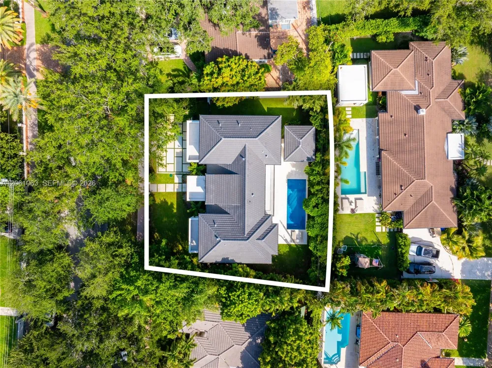 1220 S Alhambra Cir Coral Gables, FL 33146