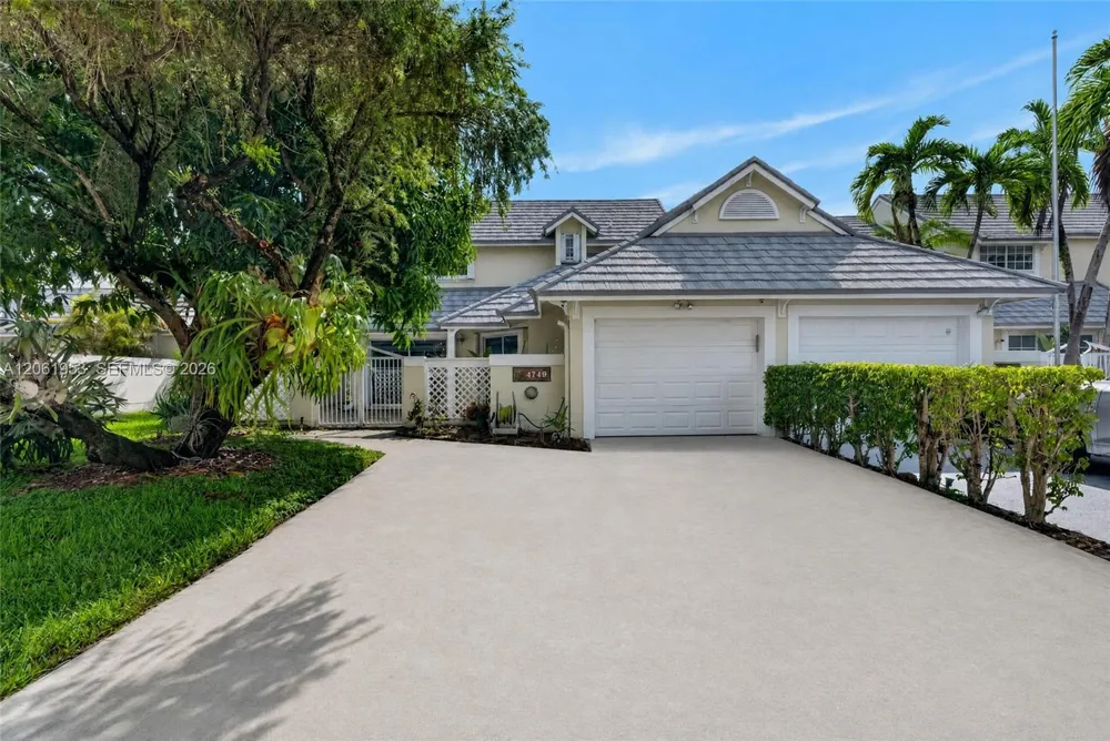 4749 NW 98th Pl Doral, FL 33178