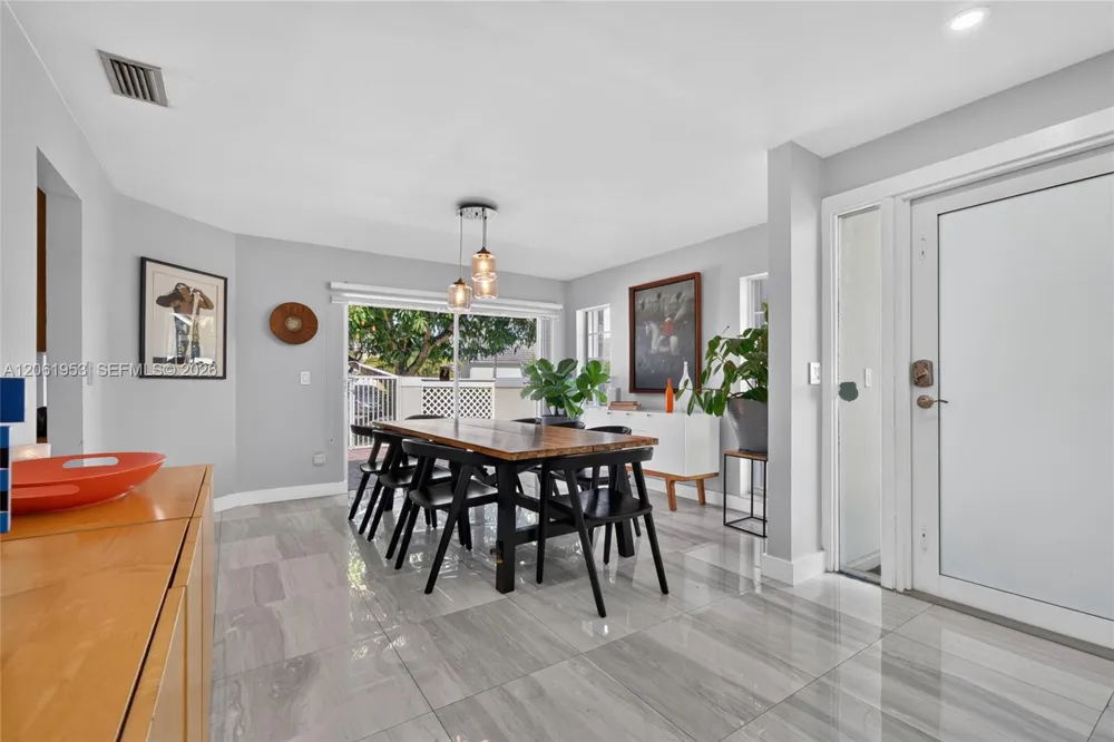 4749 NW 98th Pl Doral, FL 33178