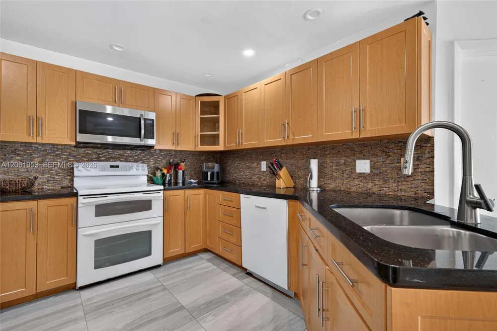 4749 NW 98th Pl Doral, FL 33178