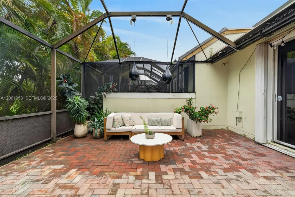 4749 NW 98th Pl Doral, FL 33178