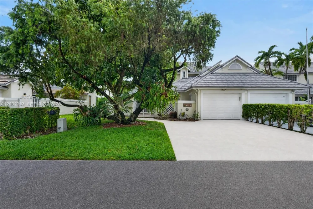 4749 NW 98th Pl Doral, FL 33178