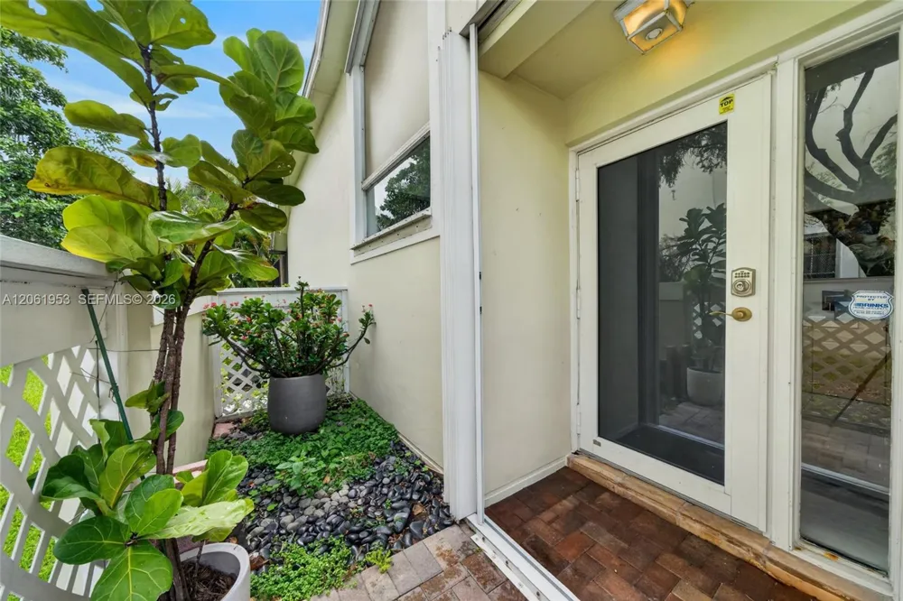 4749 NW 98th Pl Doral, FL 33178