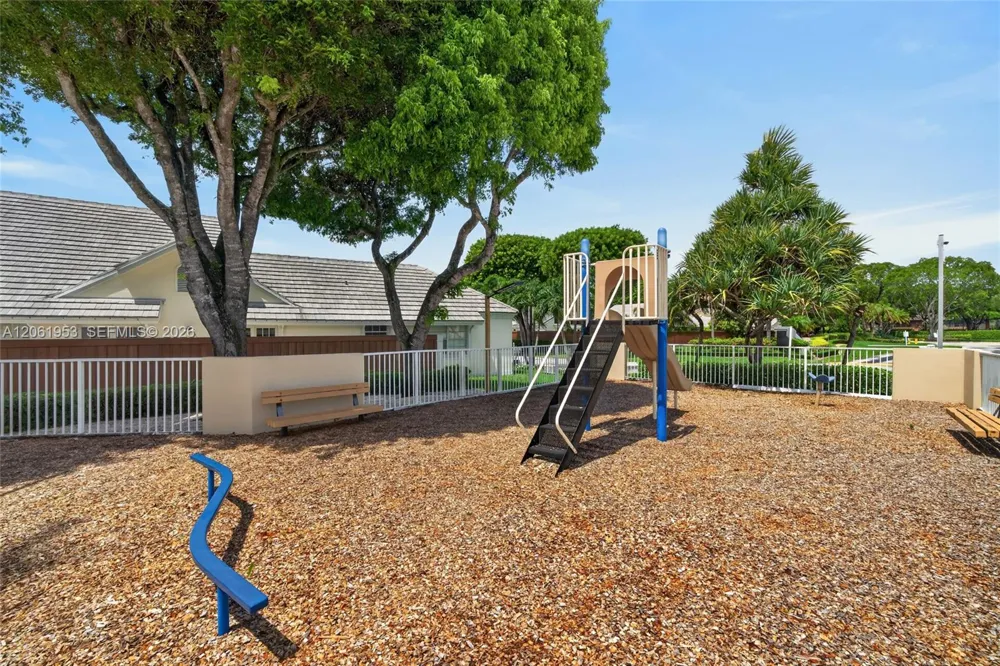 4749 NW 98th Pl Doral, FL 33178