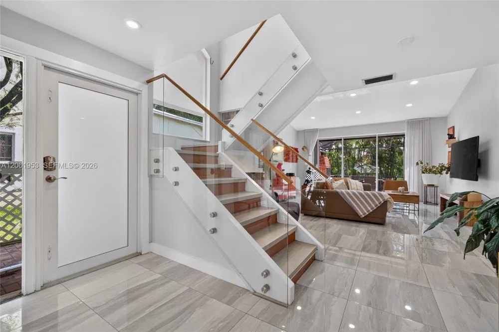 4749 NW 98th Pl Doral, FL 33178