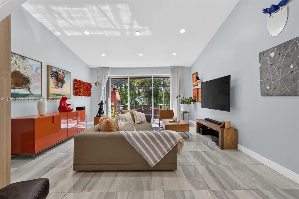 4749 NW 98th Pl Doral, FL 33178