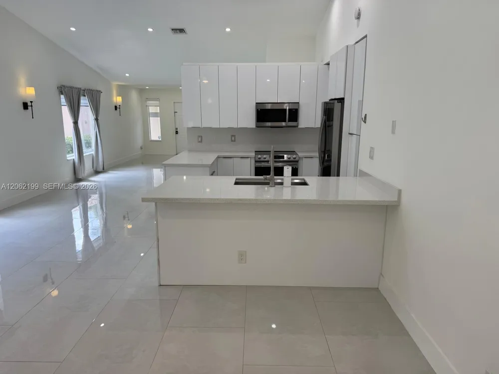 1133 Alexander Bnd Weston, FL 33327