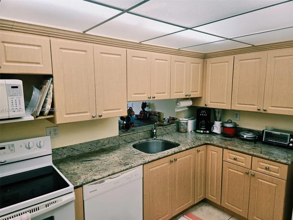 8065 SW 107th Ave #301 Miami, FL 33173