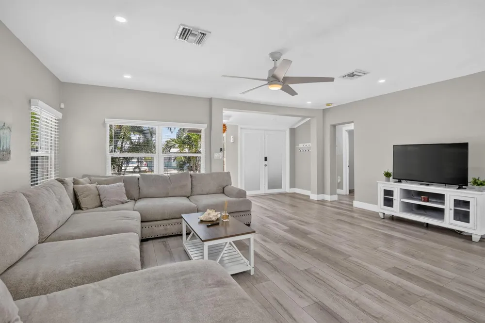 615 NE 13TH AVENUE Fort Lauderdale, FL 33304