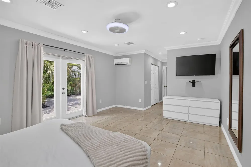 615 NE 13TH AVENUE Fort Lauderdale, FL 33304