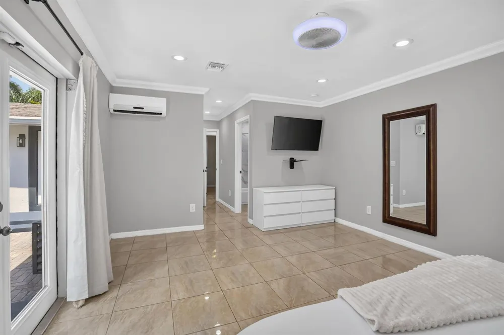 615 NE 13TH AVENUE Fort Lauderdale, FL 33304