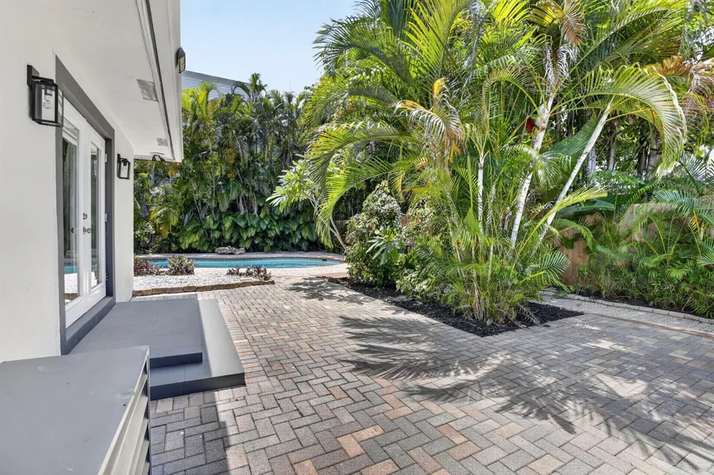 615 NE 13TH AVENUE Fort Lauderdale, FL 33304
