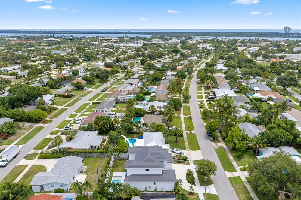 533 Driftwood Road North Palm Beach, FL 33408
