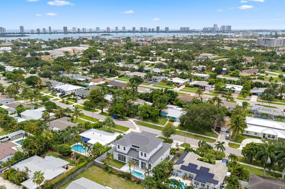 533 Driftwood Road North Palm Beach, FL 33408