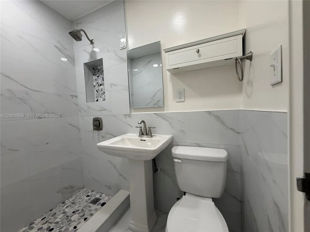 2520 NW 155th St Miami Gardens, FL 33054