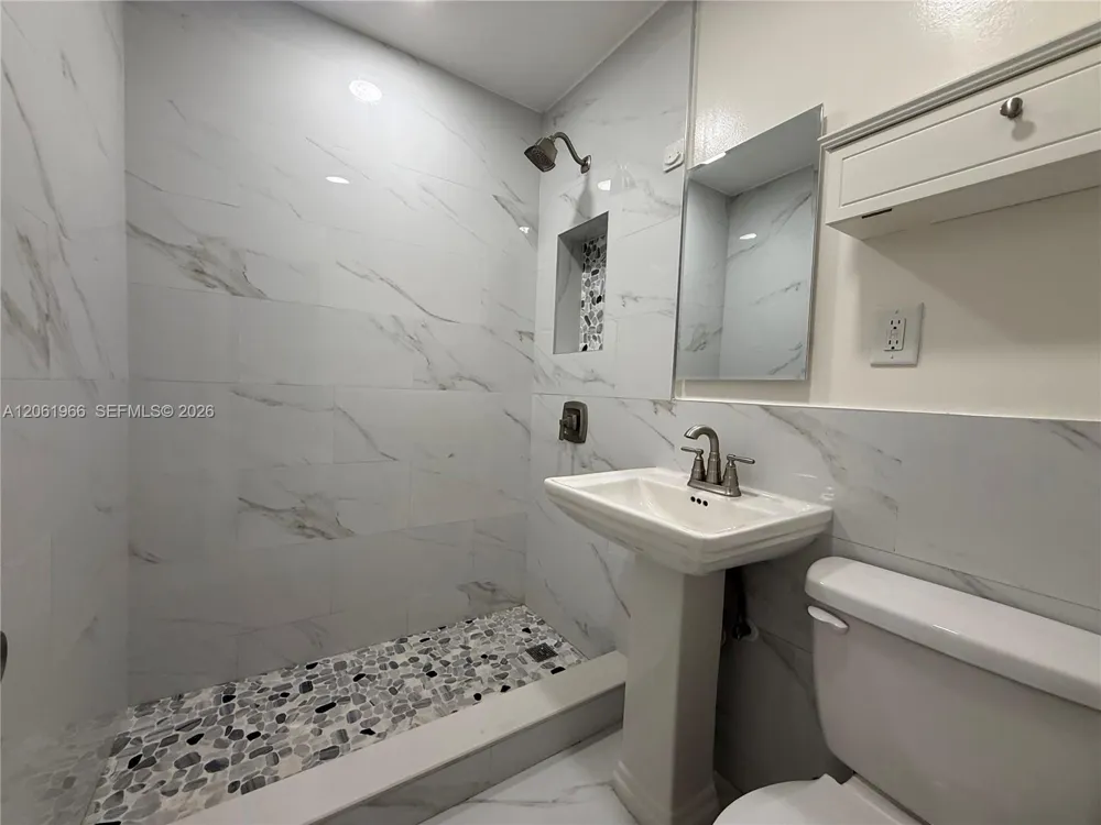 2520 NW 155th St Miami Gardens, FL 33054