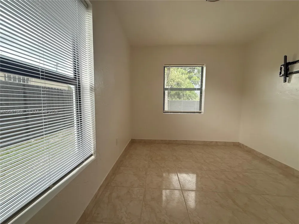 2520 NW 155th St Miami Gardens, FL 33054