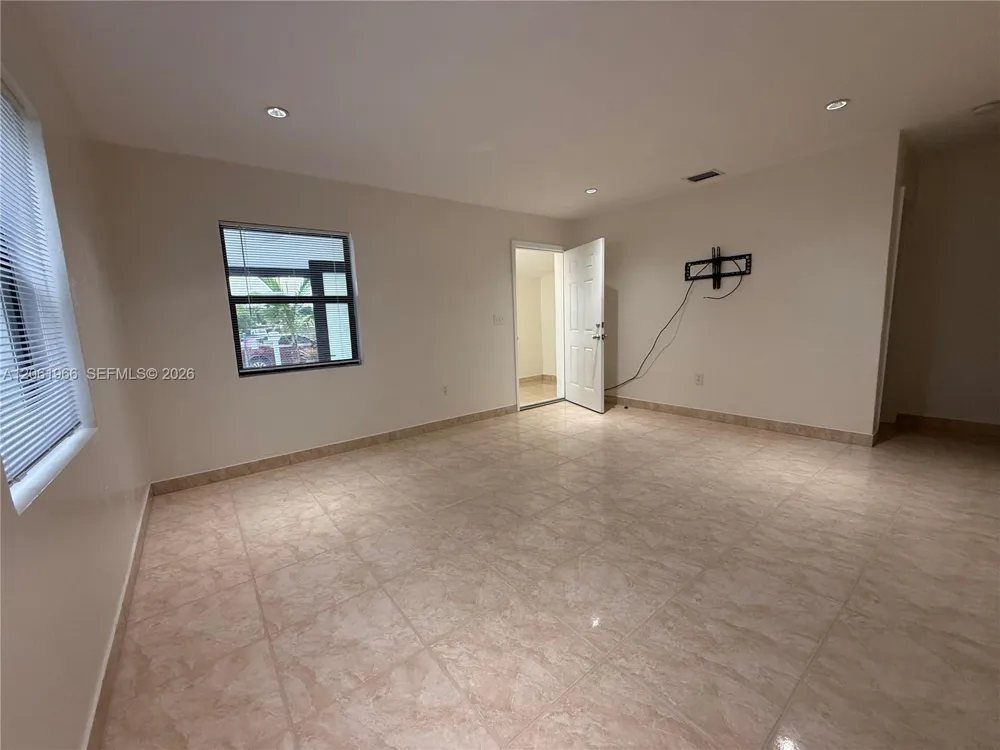 2520 NW 155th St Miami Gardens, FL 33054