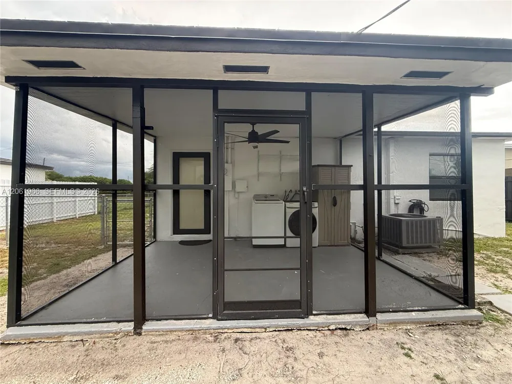 2520 NW 155th St Miami Gardens, FL 33054
