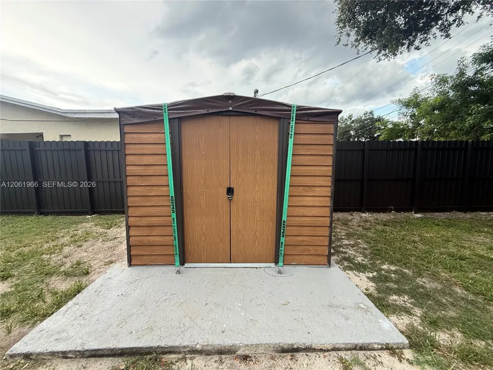 2520 NW 155th St Miami Gardens, FL 33054