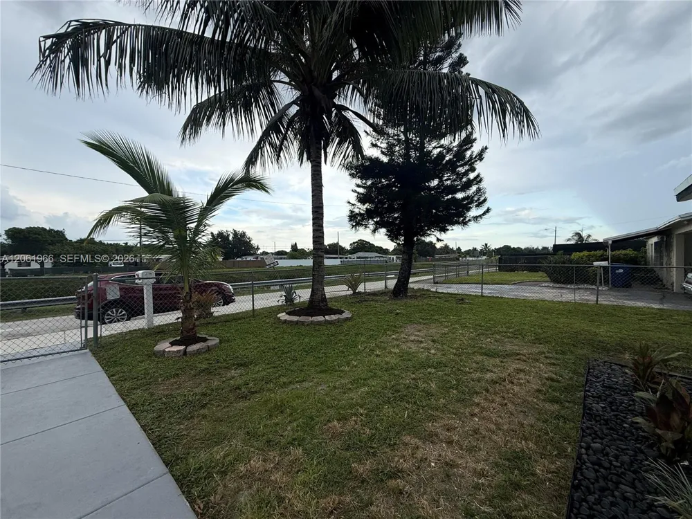 2520 NW 155th St Miami Gardens, FL 33054